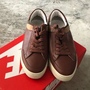 New Burberry sneakers worn once